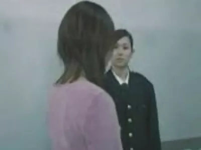 خوش قسمت آدمی کو تمباکو نوشی کرنے والے گرم گورے کے ساتھ تھریسم میں گھسیٹا گیا۔