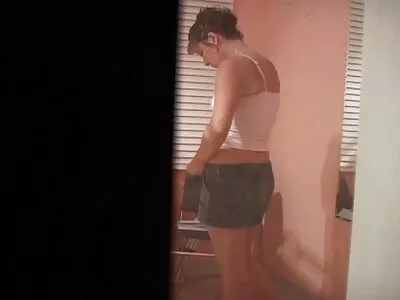 چھوٹی ٹٹیوں والی ایشیائی نوعمر پیاری کو غلط برتاؤ کرنے کی ضرورت ہے۔