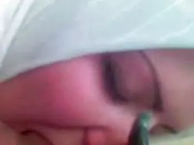 آبنوس لڑکی مسٹی اسٹون ایک سفید پیکر پر اتنی اچھی طرح سے سوار ہے۔