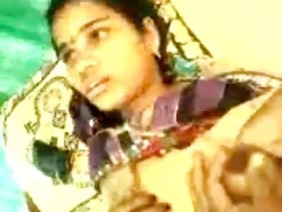 ملک کی لڑکی کو سیکس پسند ہے اور مالک مکان اس بلی کو کیمرے پر چودتا ہے۔