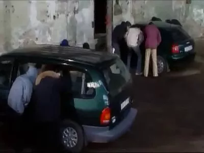 خوبصورت آبنوس گہری سواری سے پہلے ایک پرجوش بلو جاب دیتا ہے۔