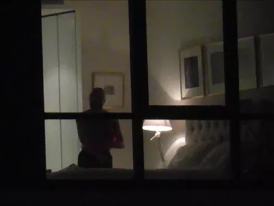ننگی مساج انجیلا وائٹ اور پٹھوں والے اسٹالین کی جنس کی طرف جاتا ہے۔