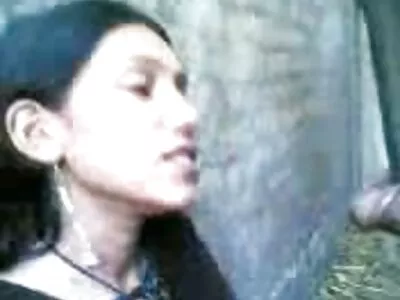 نیلے بالوں والی خوبصورت کا ناشتہ بوائے فرینڈ کے ساتھ سیکس پر مشتمل ہوتا ہے۔