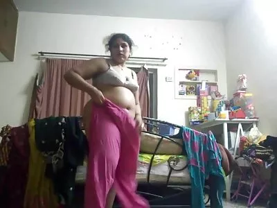 سلٹی لیٹنا سیکس پاٹ باڈی گارڈ کو ممنوعہ معاملے میں مائل کرتی ہے۔