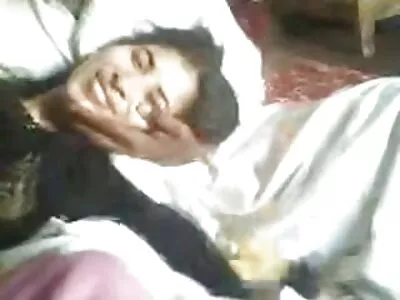 دلکش brunette خاتون اس کے جمپ غلام کی طرف سے fucked کیا جا رہا ہے