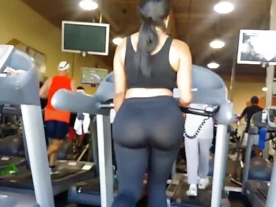 چھوٹی سی سیاہ فام لڑکی کینڈی کاکس کل ہنک سے گھس گئی