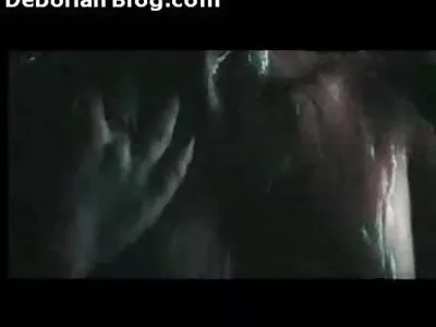 نوعمر سینگ مردوں کو نہیں روک سکتا اور لڑکے لڑکی کو گینگ بینگ کرنا شروع کر دیتے ہیں۔
