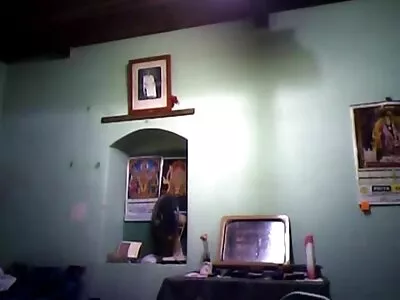 سنہرے بالوں والی پیاری کے پاس گدا کا ایک بہترین ٹکڑا ہے اور اسے کتے کی طرز کی پوزیشن پسند ہے۔