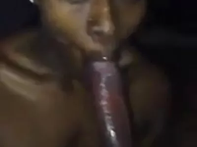 گورے چھاتی کے ساتھ شہوانی ، شہوت انگیز سوار اس کے پریمی پی او وی سٹائل