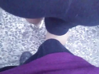 بڑی قدرتی چھاتی کے ساتھ سنہرے بالوں والی MILF ایک بڑے چھوٹے مرغ پر سوار ہے۔