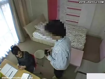 شاندار brunette لڑکی چوستے ایک مطلب pecker