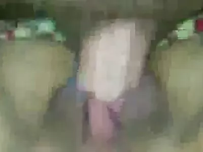 خراب گھریلو خاتون کو ایک ساتھ میں دو جڑیں چود رہی ہیں۔
